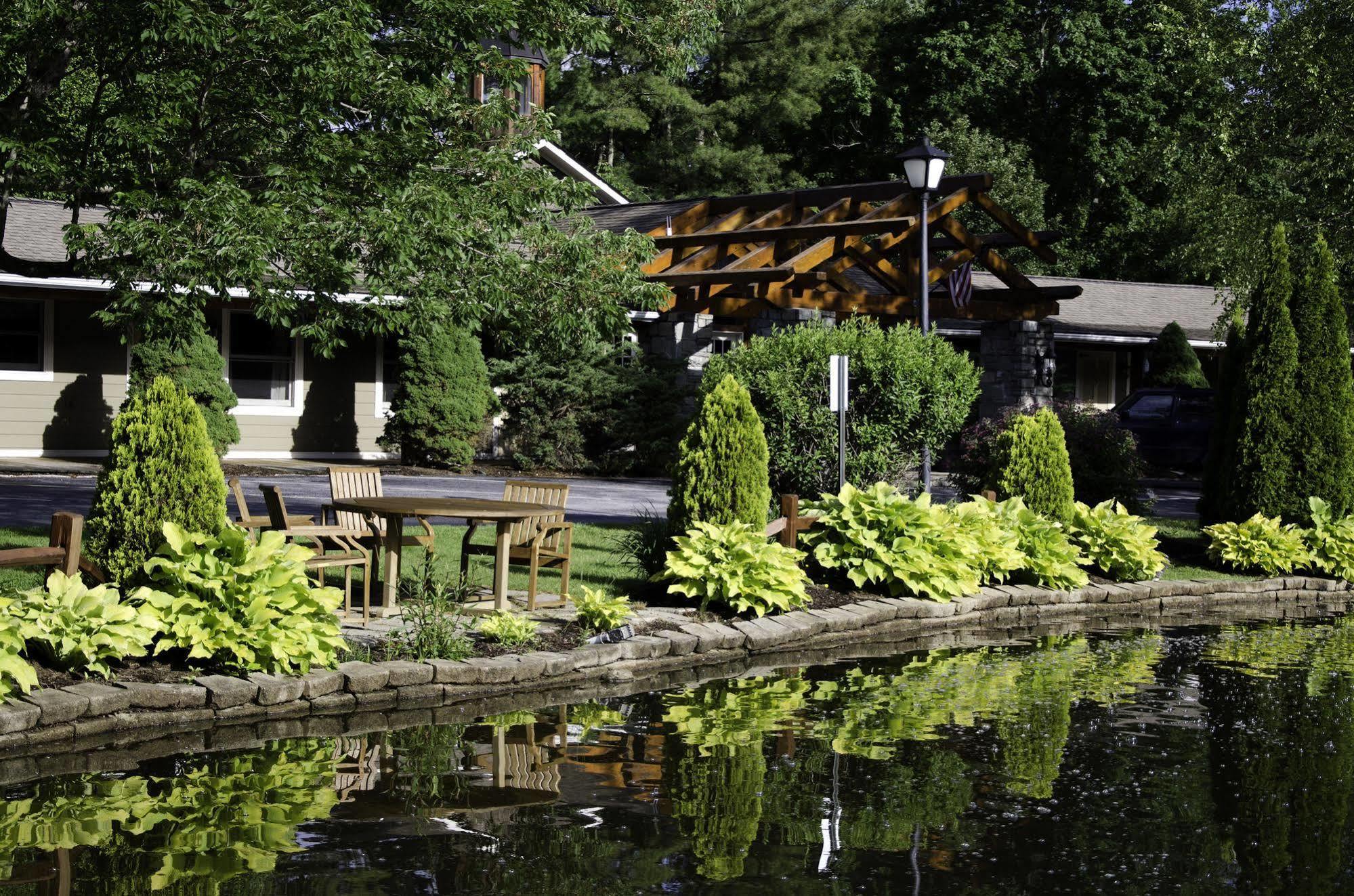 Village Inn - Блоуинг-Рок Экстерьер фото